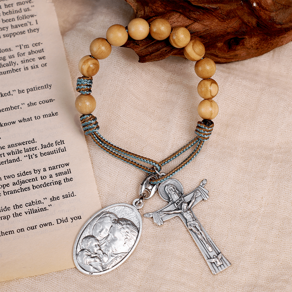 Rosario de bolsillo de madera de olivo con la medalla de María José con el Niño Jesús y la cruz de la Santísima Trinidad. - Cordón azul - image 0