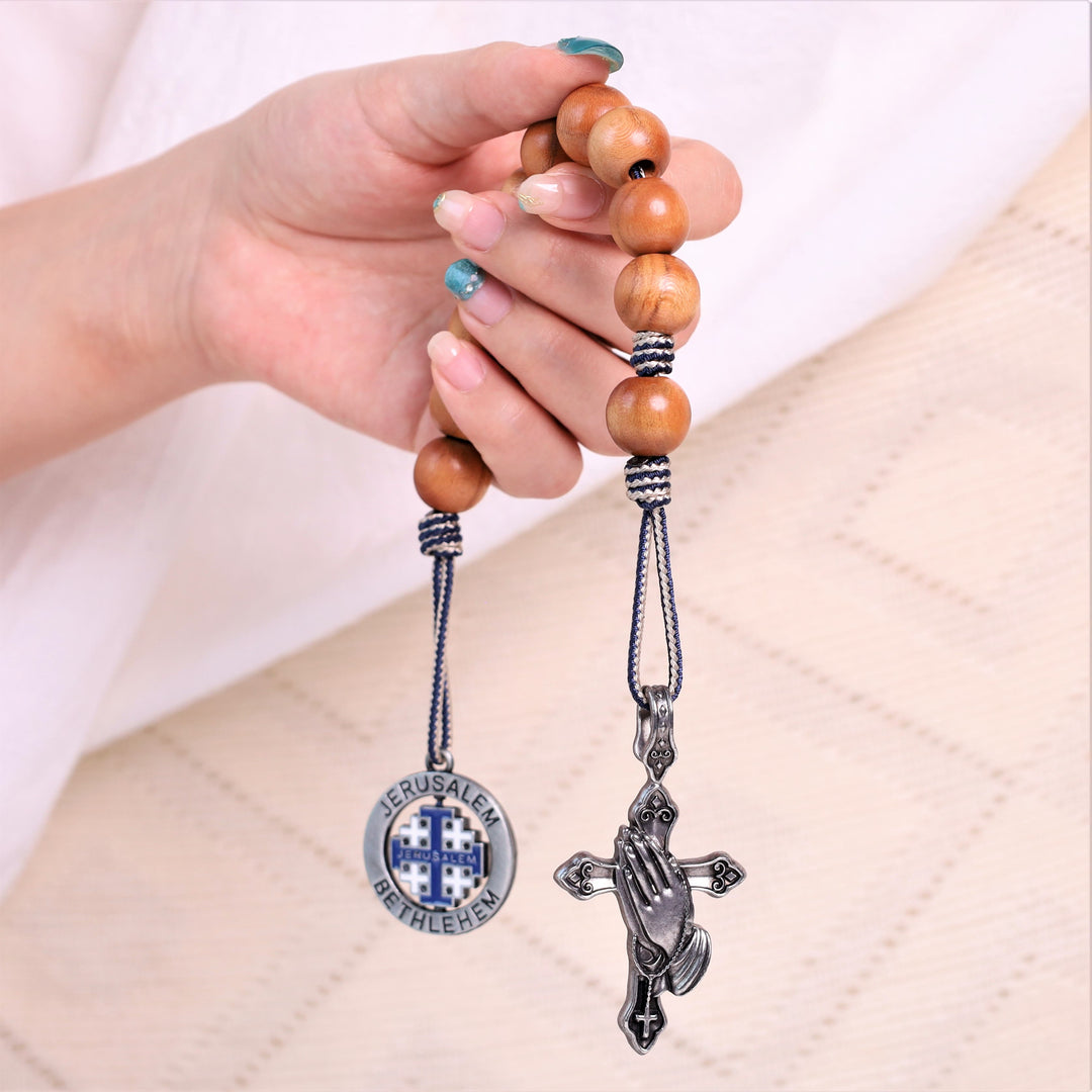 Manos en oración y medalla de Jerusalén: Rosario de bolsillo de madera de olivo con la bendición - image 1