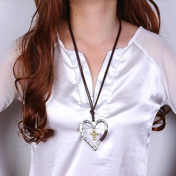 Collar con colgante de cruz en forma de corazón de aleación - image 9