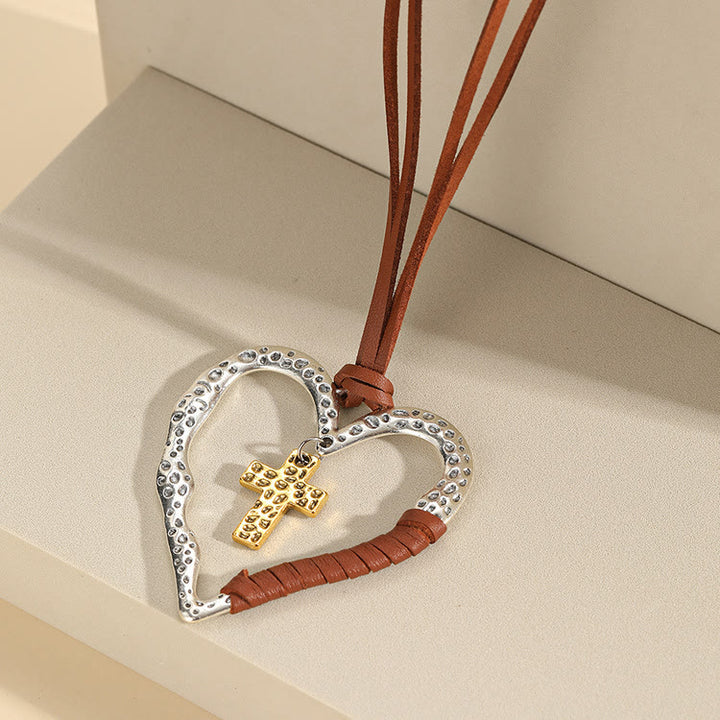 Collar con colgante de cruz en forma de corazón de aleación - Marrón - image 0