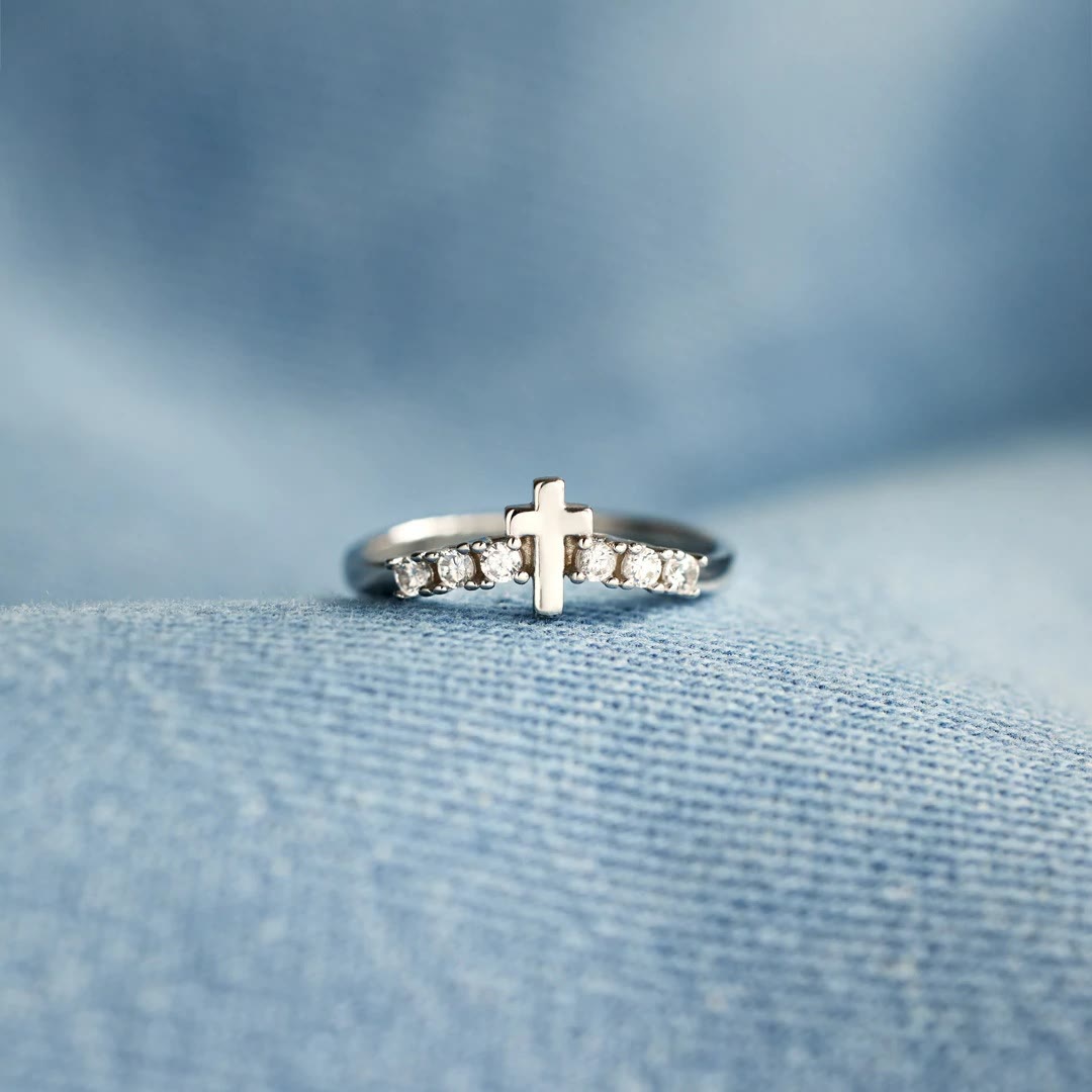 Christianartworkshop Anillo minimalista con cruz de Jesús y circonitas - Ajustable (apto para tallas estadounidenses 6-10) - image 0