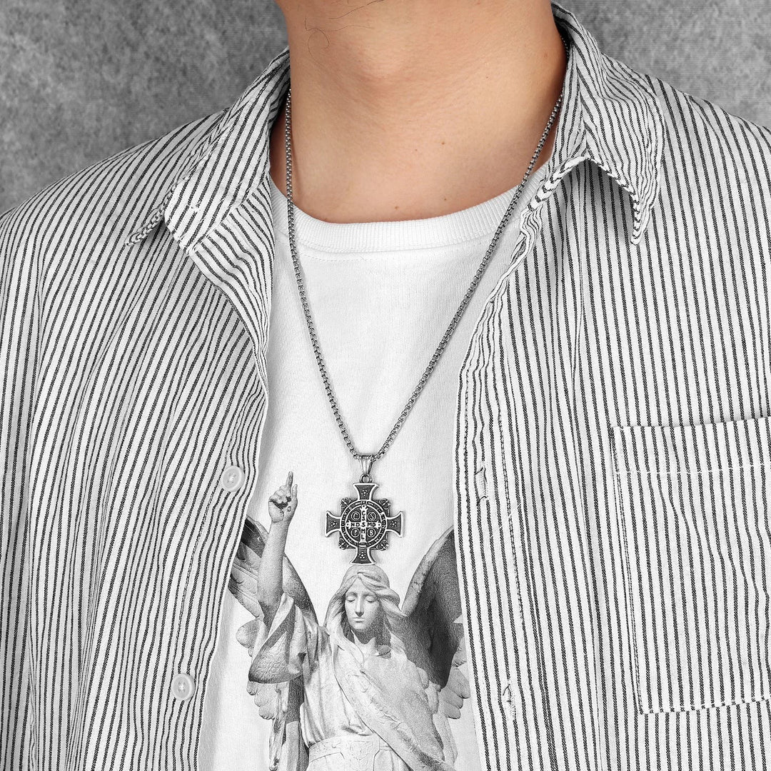 Christianartworkshop Collar con colgante de cruz y medalla de protección de San Benito - image 4