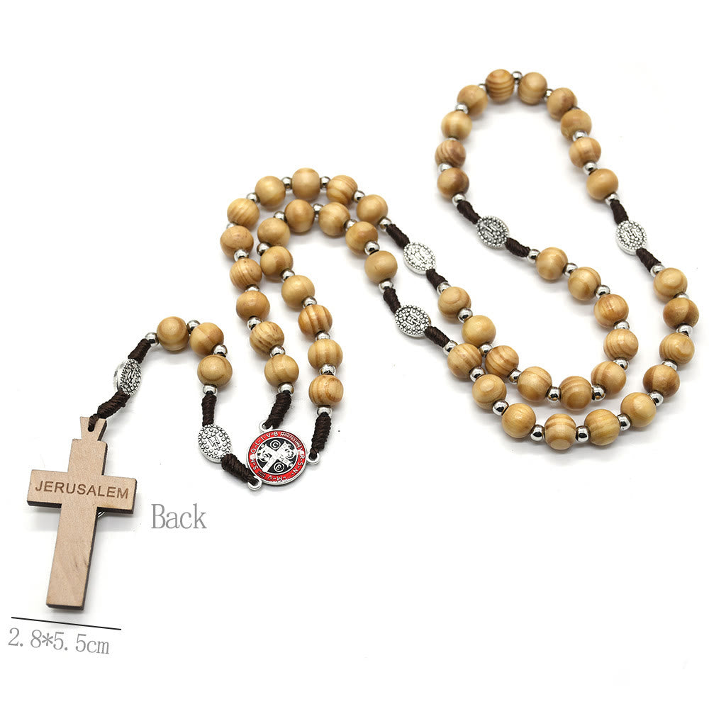 Rosario católico con crucifijo de Jesús y cuentas de madera de pino tejidas a mano. - image 1