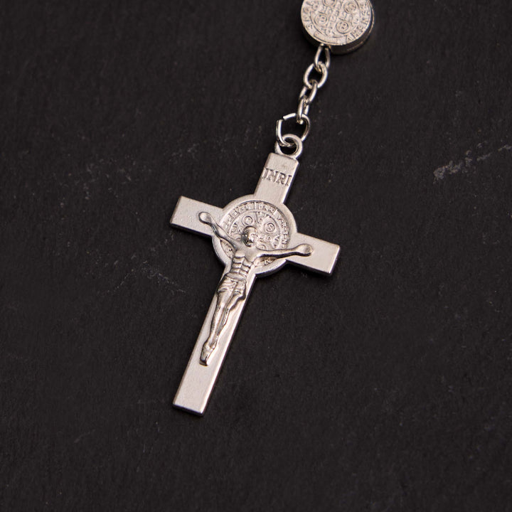 Rosario cristiano de cuentas de vidrio con la cruz de San Benito y Jesús - image 10