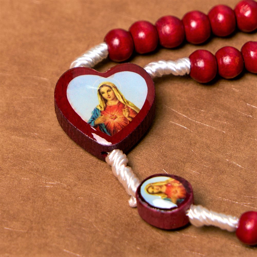 Rosario de mano con cuentas de madera color rojo vino de arte cristiano, Virgen María. - image 8