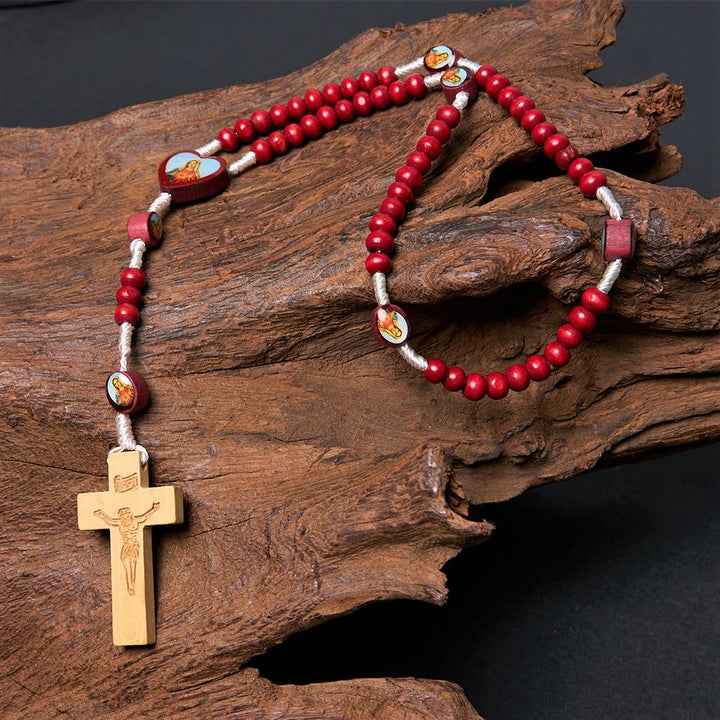 Rosario de mano con cuentas de madera color rojo vino de arte cristiano, Virgen María. - image 7
