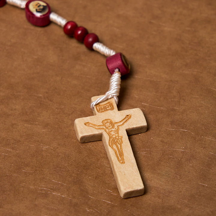 Rosario de mano con cuentas de madera color rojo vino de arte cristiano, Virgen María. - image 12