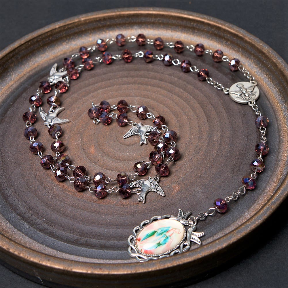 Christianartworkshop Rosario con cadena de aleación de cristal púrpura poliédrico de 6*8 mm del Espíritu Santo y Nuestra Señora de la Gracia - image 1