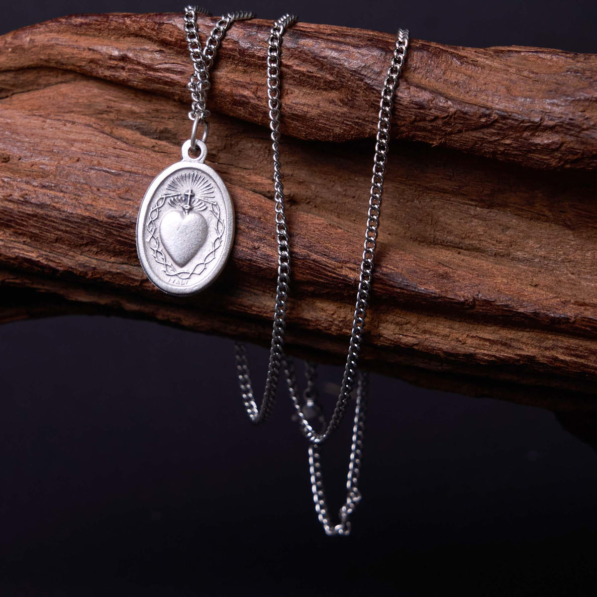 Christianartworkshop Collar con colgante de estilo clásico del Sagrado Corazón de Jesús con cruz y flores. - Plata - image 0