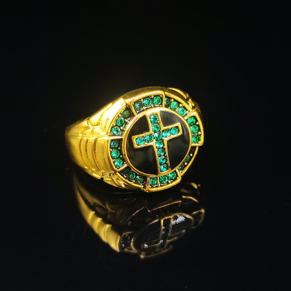 Christianartworkshop Anillo de aleación dorada con cruz y piedras preciosas verdes de estilo retro - image 4