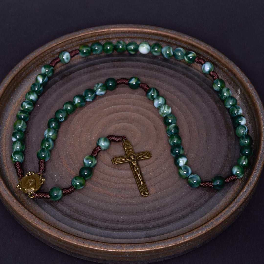 Christianartworkshop Rosario de Nuestra Señora de Guadalupe y Crucifijo de ágata verde redonda de 10 mm con cordón de nailon - Verde - image 0