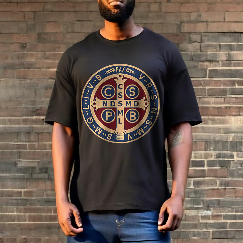 Christianartworkshop Camiseta de manga corta con el icono del protector de San Benito, de estilo clásico y color llamativo. - image 1