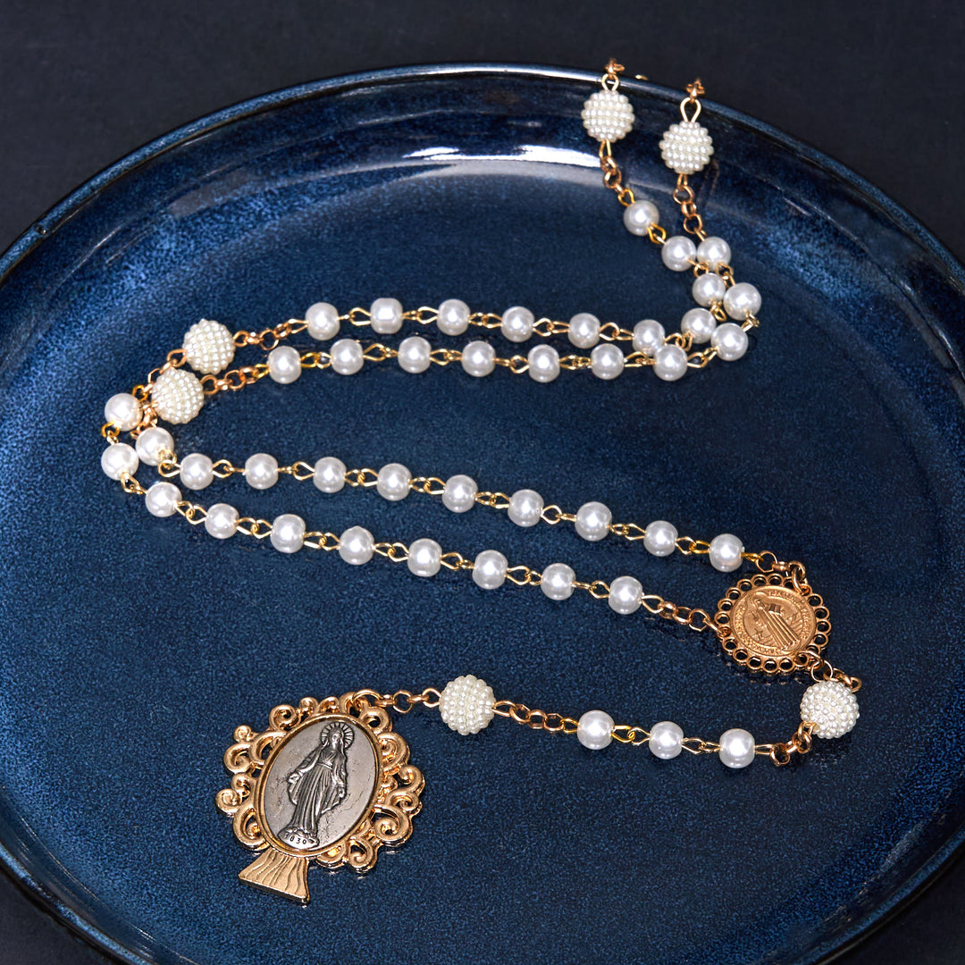 Christianartworkshop Medalla de San Benito y Medalla Milagrosa de 6*10 mm, rosario con cadena de aleación de perlas blancas redondas - Blanco - image 0