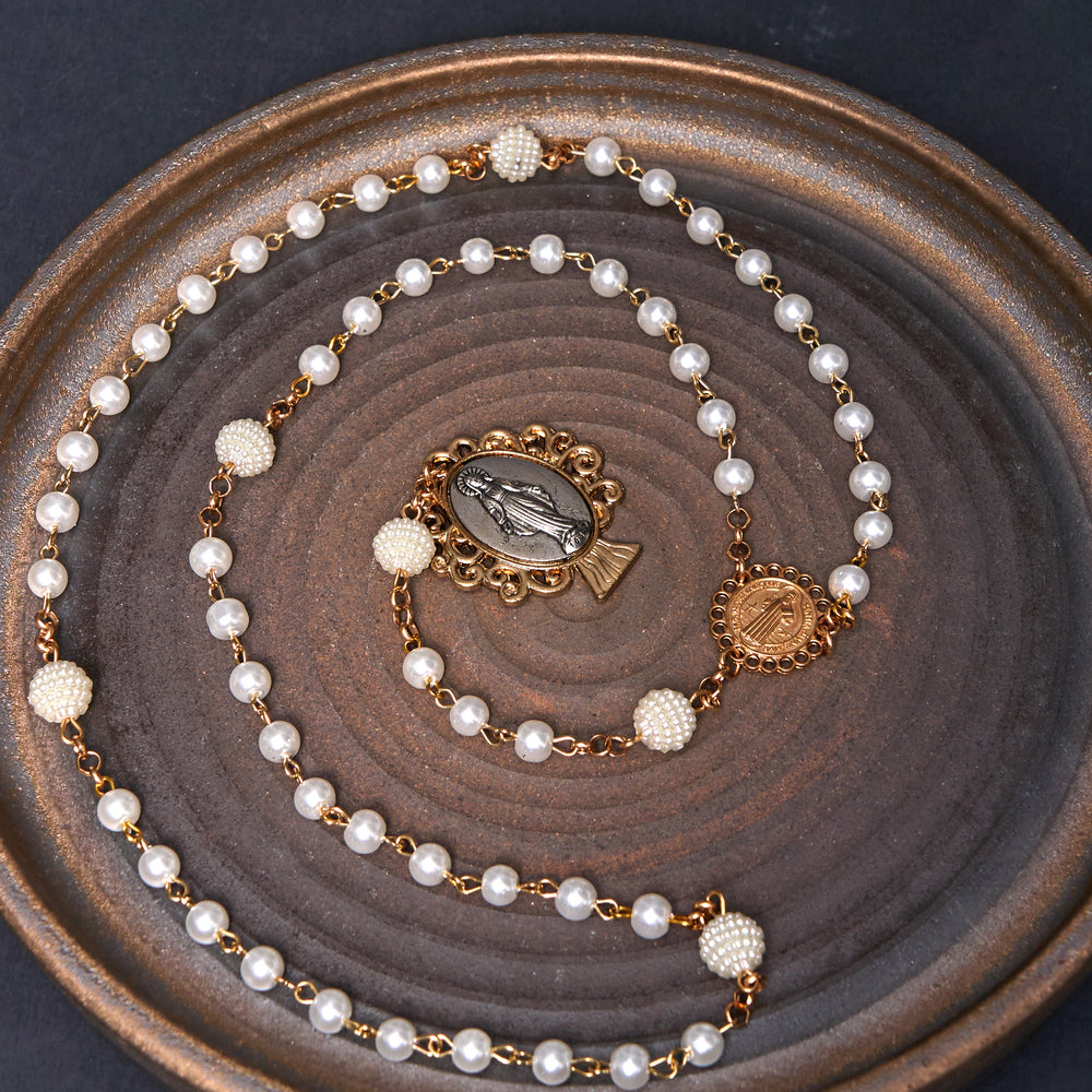 Christianartworkshop Medalla de San Benito y Medalla Milagrosa de 6*10 mm, rosario con cadena de aleación de perlas blancas redondas - image 1