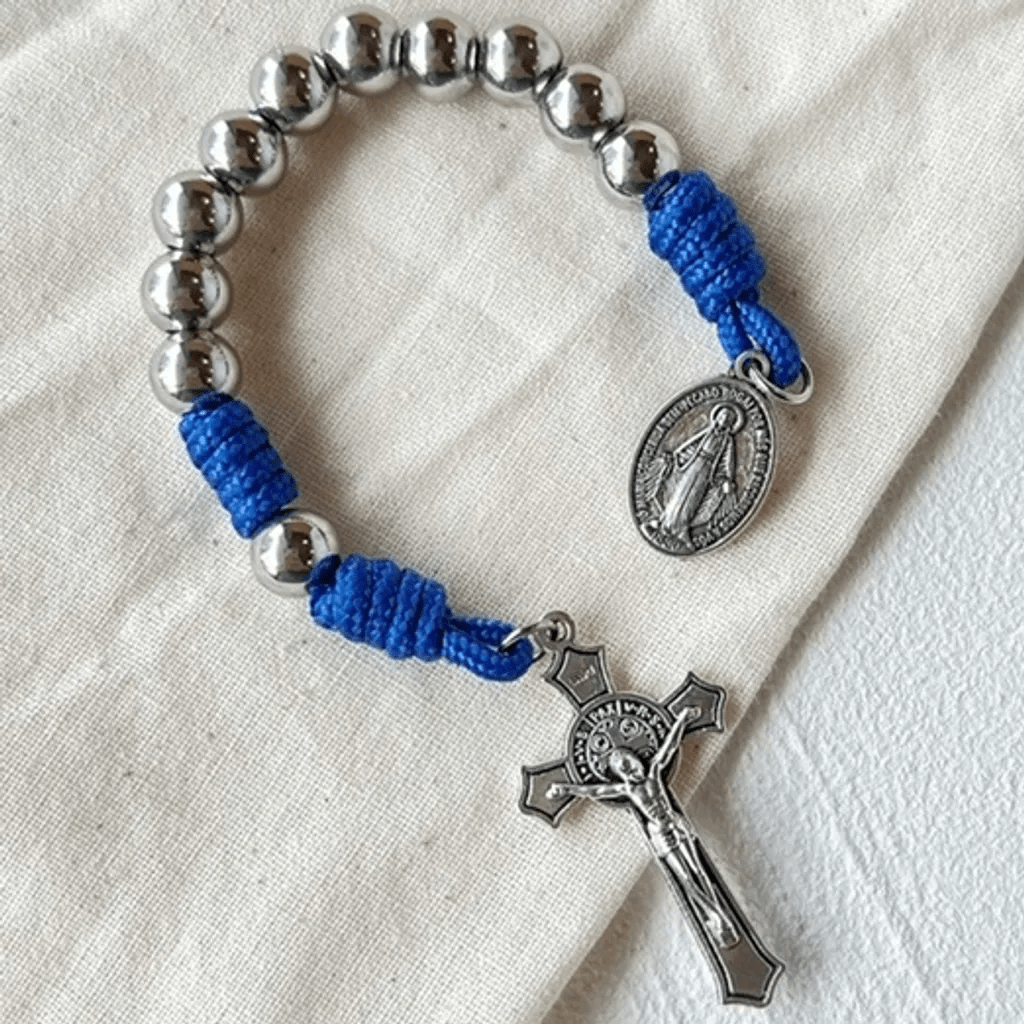 Christianartworkshop Medalla milagrosa y crucifijo de 8 mm, redondos, de acero inoxidable plateado, rosario de bolsillo con paracord azul. - Cordón azul - image 0