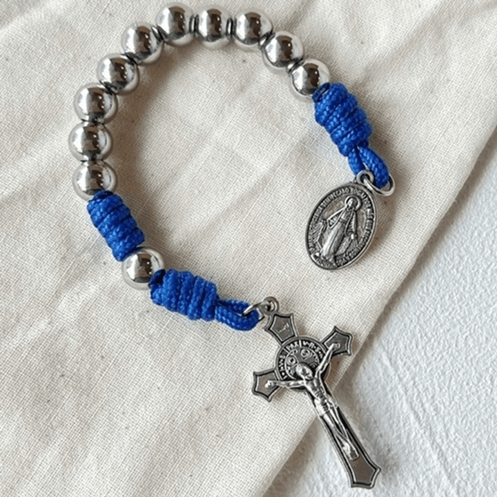 Christianartworkshop Medalla milagrosa y crucifijo de 8 mm, redondos, de acero inoxidable plateado, rosario de bolsillo con paracord azul. - Cordón azul - image 0