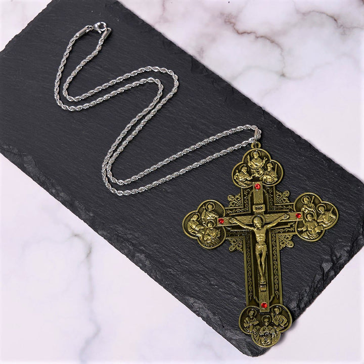 Christianartworkshop Collar con colgante de crucifijo ornamentado de estilo clásico con iconografía de Todos los Santos y detalles de gemas rojas. - image 5