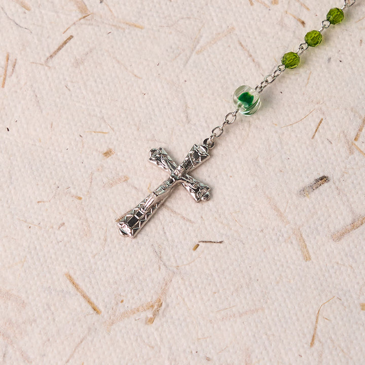 Christianartworkshop Rosario con cadena de aleación de cristal verde y crucifijo de la Asunción de la Virgen María, de 6 mm de diámetro. - image 5