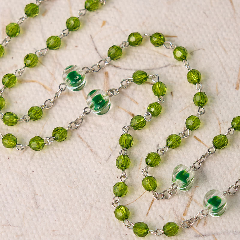 Christianartworkshop Rosario con cadena de aleación de cristal verde y crucifijo de la Asunción de la Virgen María, de 6 mm de diámetro. - image 6