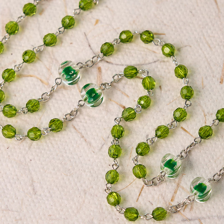 Christianartworkshop Rosario con cadena de aleación de cristal verde y crucifijo de la Asunción de la Virgen María, de 6 mm de diámetro. - image 6