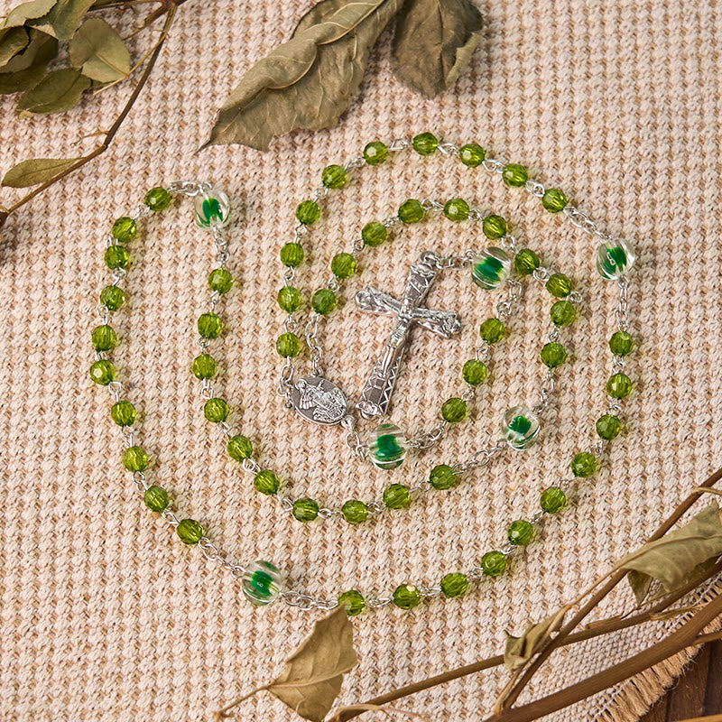 Christianartworkshop Rosario con cadena de aleación de cristal verde y crucifijo de la Asunción de la Virgen María, de 6 mm de diámetro. - image 1