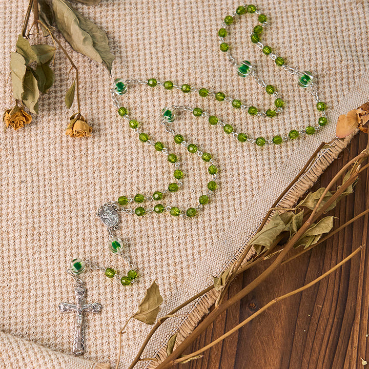 Christianartworkshop Rosario con cadena de aleación de cristal verde y crucifijo de la Asunción de la Virgen María, de 6 mm de diámetro. - image 3