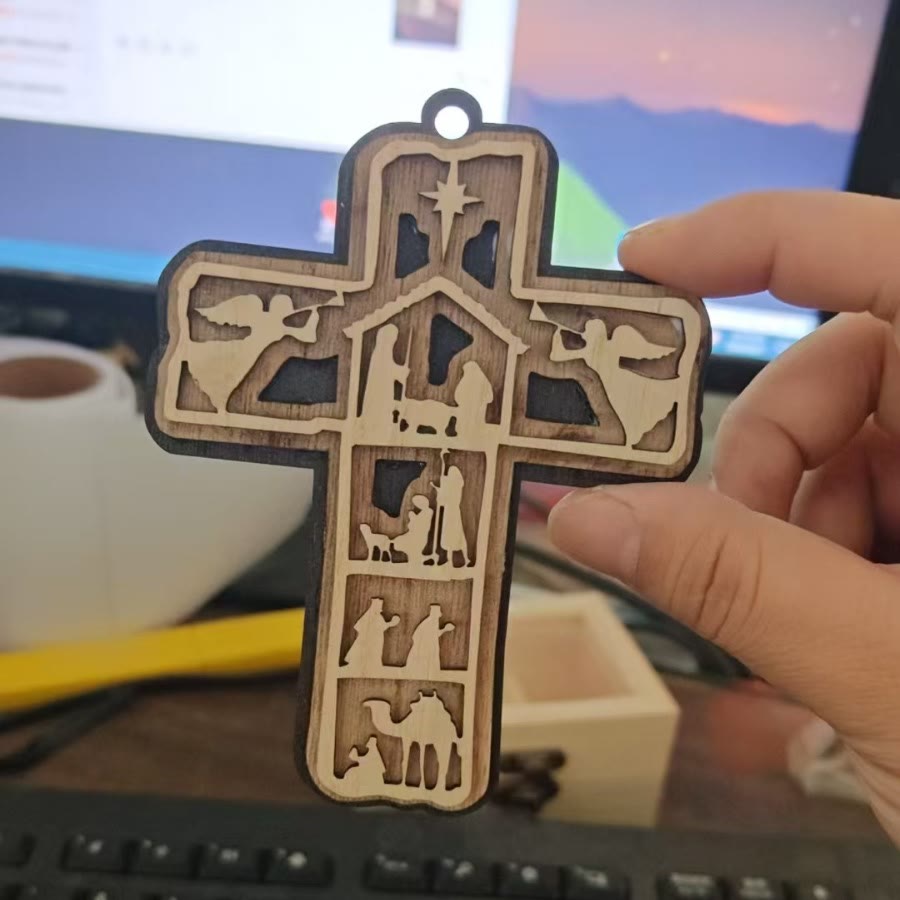 Christianartworkshop Adornos navideños colgantes de estilo clásico para la Natividad: Cruz, Ángel, Cordero y Escena de la Natividad. - image 3