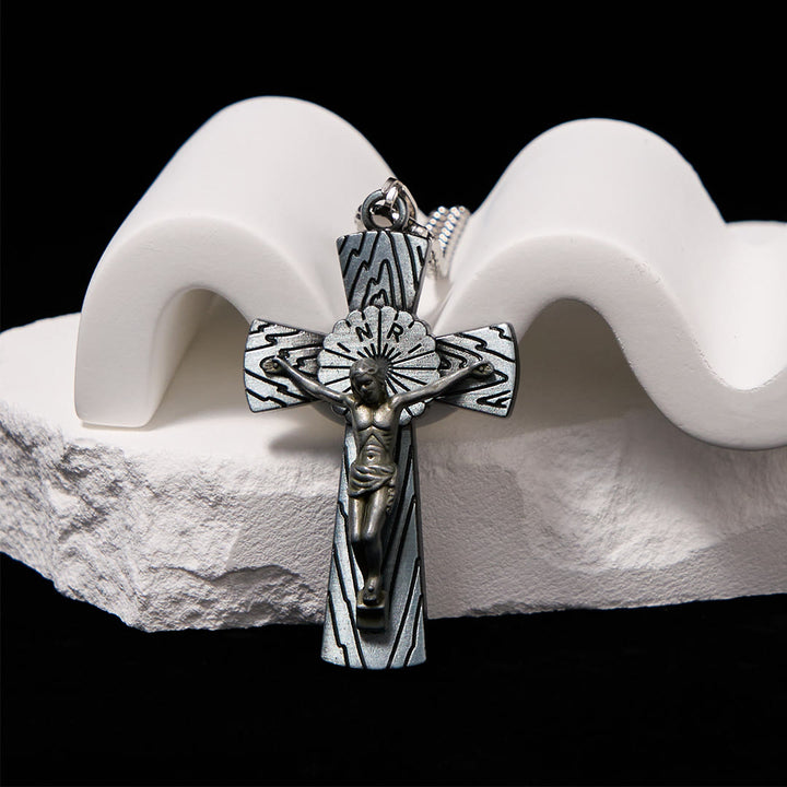 Christianartworkshop Collar con colgante de acero de titanio con cruz de Jesús y diseño de árbol de estilo retro. - Color acero titanio - image 0