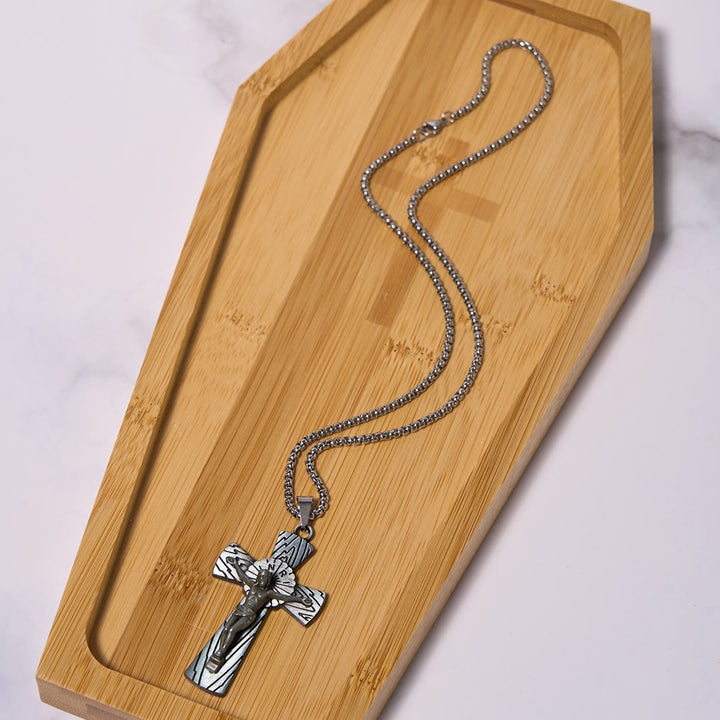 Christianartworkshop Collar con colgante de acero de titanio con cruz de Jesús y diseño de árbol de estilo retro. - image 13