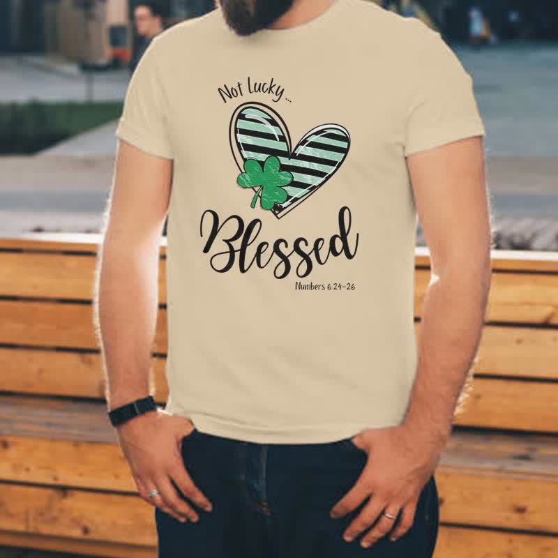 Christianartworkshop Camiseta inspirada en la fe irlandesa "Bendecido más allá de la suerte" - image 1