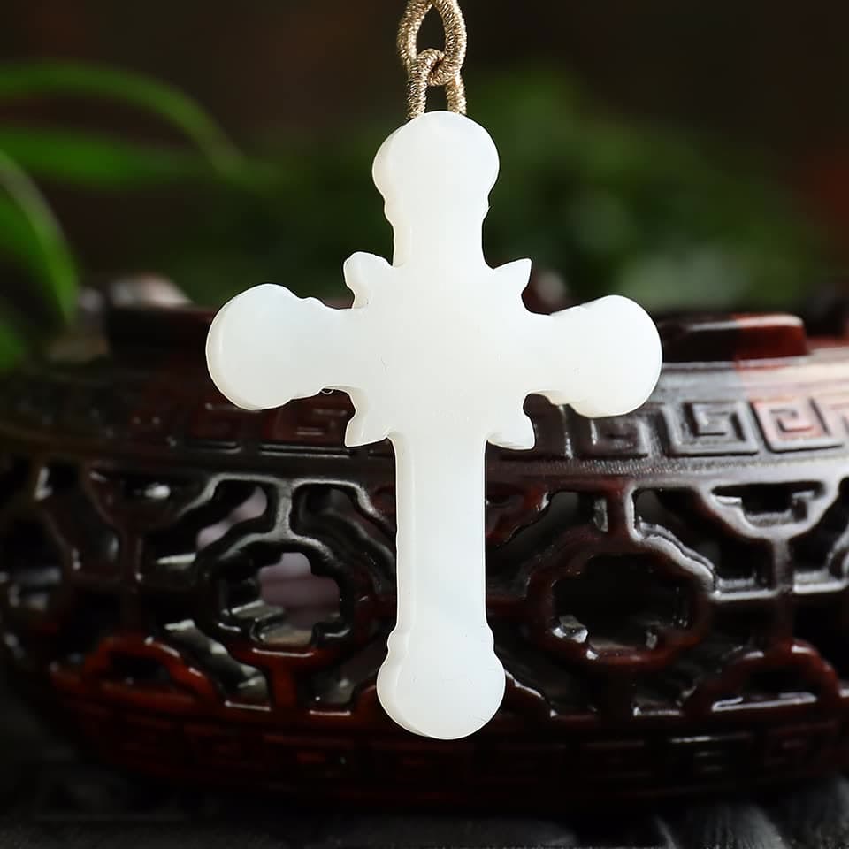 Christianartworkshop Colgante de crucifijo tallado en jade sereno - Encarnación de la gracia - image 2