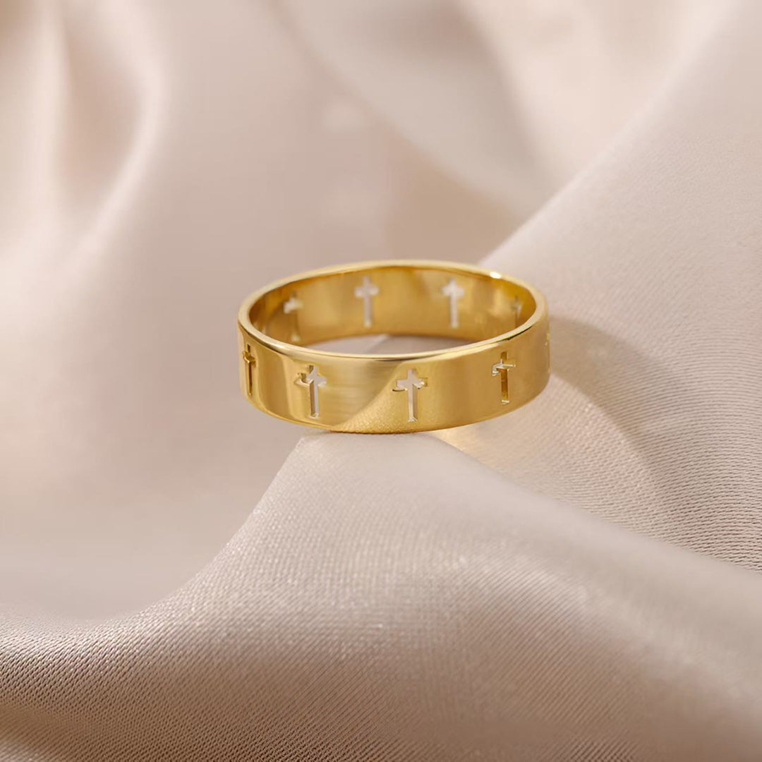 Christianartworkshop Anillo de Cruz Divina de Oro: Una expresión de devoción sencilla pero profunda. - image 3