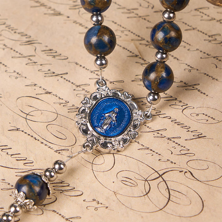 Christianartworkshop Rosario de la Virgen María y crucifijo azul con cuentas de piedra azul y dorada de 8 mm - image 4