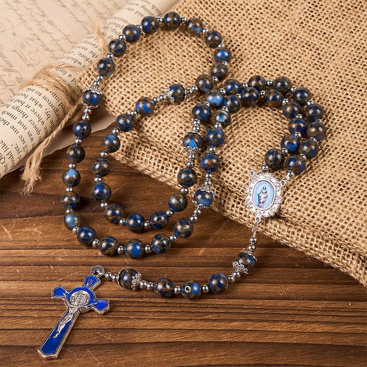 Christianartworkshop Rosario de la Virgen María y crucifijo azul con cuentas de piedra azul y dorada de 8 mm - Virgen María y Crucifijo Azul - image 0