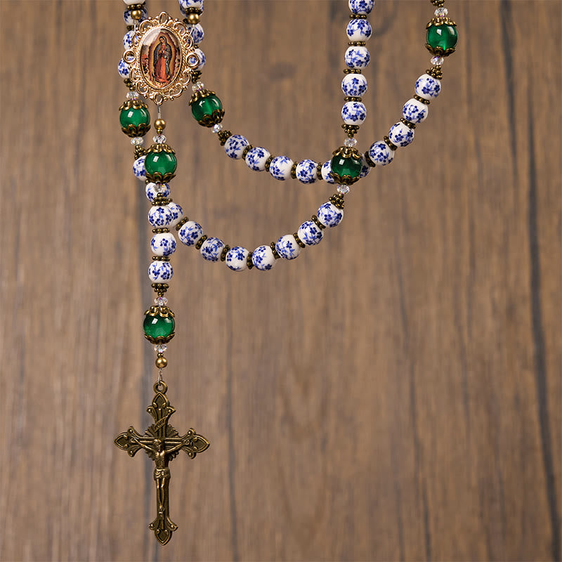 Christianartworkshop Rosario floral artesanal "Serenidad Divina": Nuestra Señora de Guadalupe y crucifijo de cerámica y jade de 8 mm. - image 4