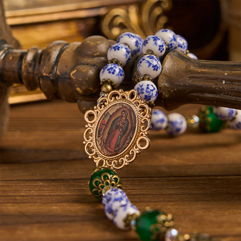 Christianartworkshop Rosario floral artesanal "Serenidad Divina": Nuestra Señora de Guadalupe y crucifijo de cerámica y jade de 8 mm. - image 7