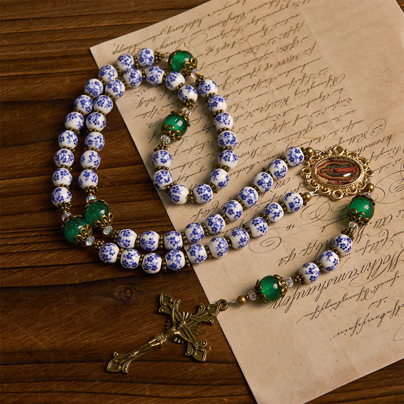 Christianartworkshop Rosario floral artesanal "Serenidad Divina": Nuestra Señora de Guadalupe y crucifijo de cerámica y jade de 8 mm. - image 2