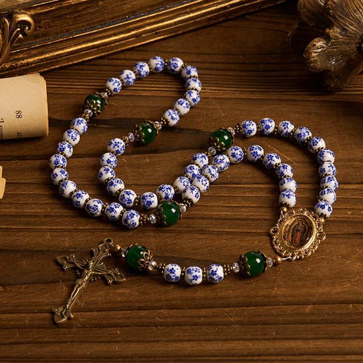 Christianartworkshop Rosario floral artesanal "Serenidad Divina": Nuestra Señora de Guadalupe y crucifijo de cerámica y jade de 8 mm. - image 8