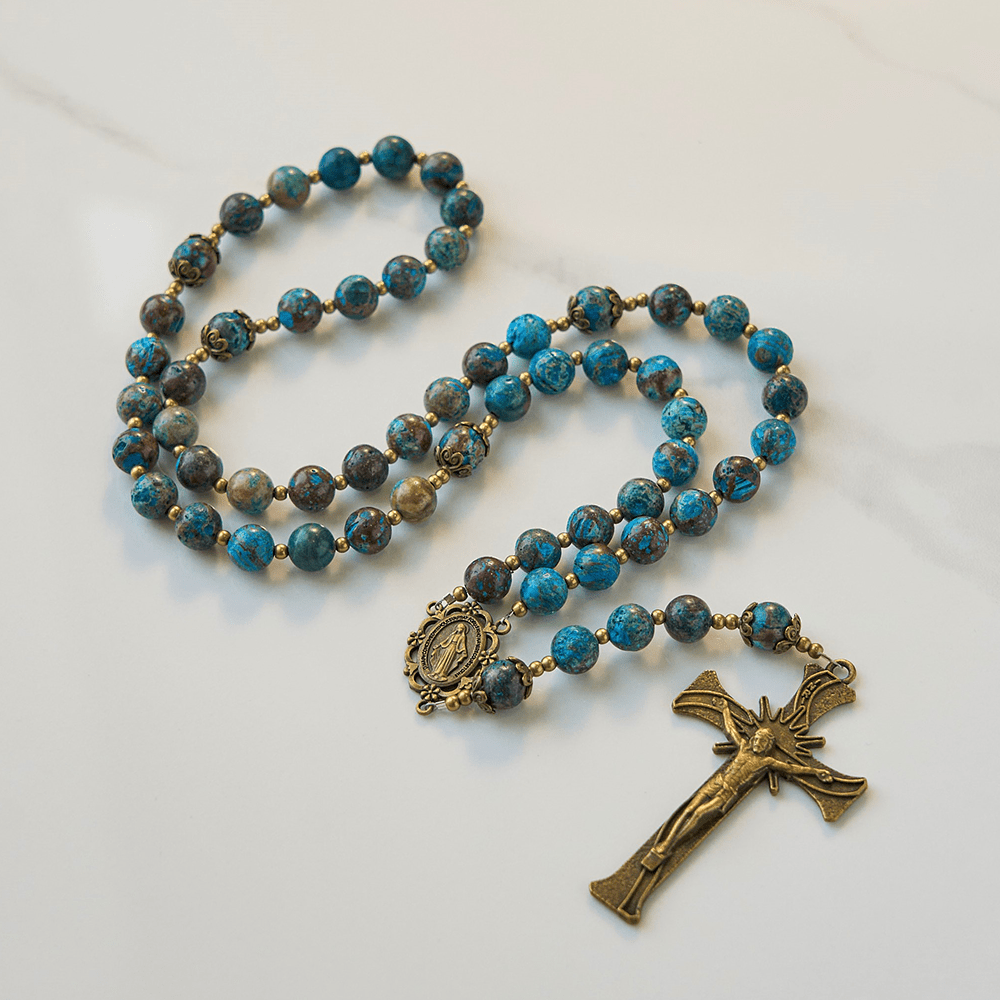 Christianartworkshop Jesús es el regalo: Rosario artesanal de cuentas con diseño azul y piedra larimar auténtica. - image 15