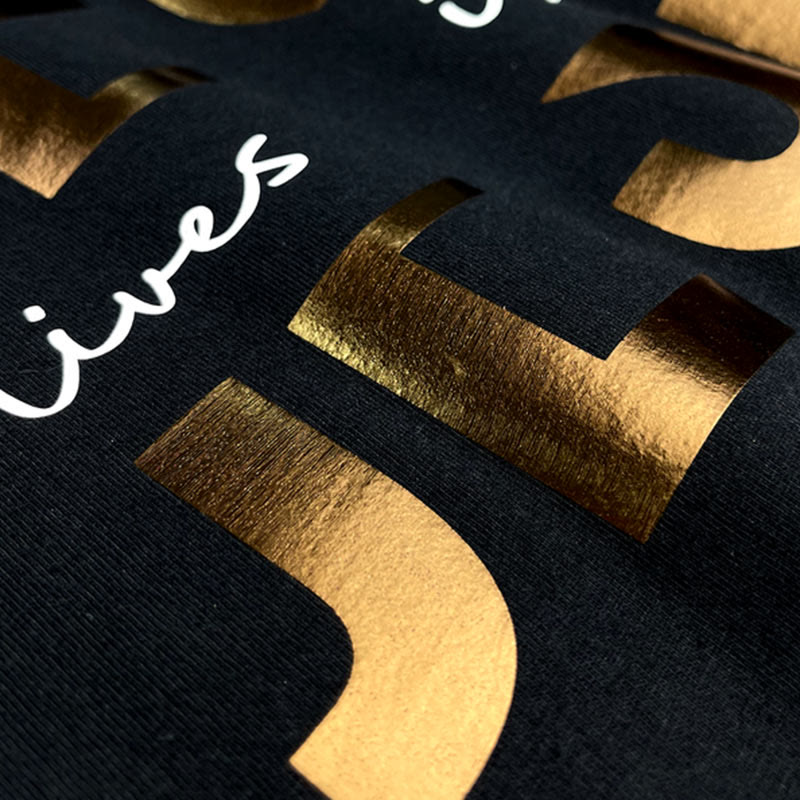 Christianartworkshop Camiseta cristiana con texto dorado "Fe glamurosa: Jesús vive en mí" - image 3