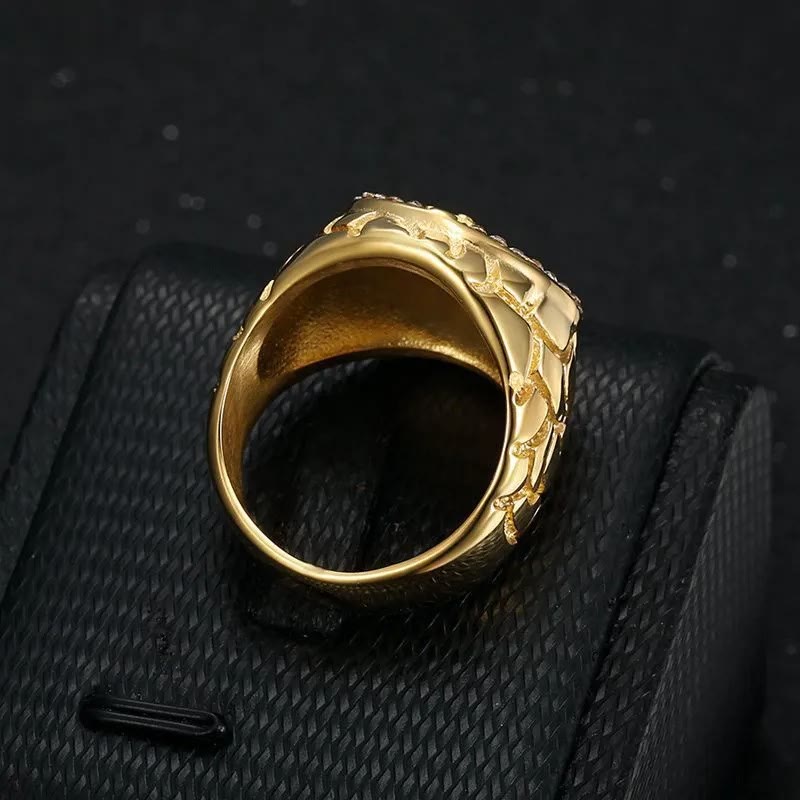 Christianartworkshop Adorna tu fe: Anillo crucifijo con piedras preciosas de diseño divino dorado - image 2