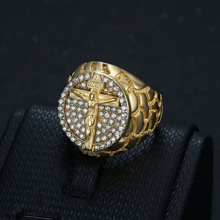 Christianartworkshop Adorna tu fe: Anillo crucifijo con piedras preciosas de diseño divino dorado - image 1