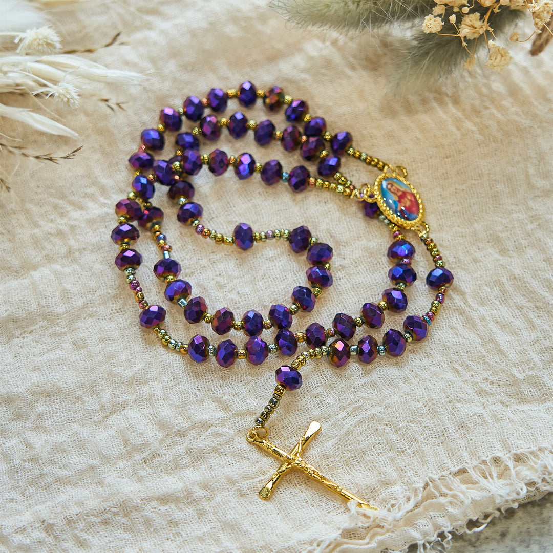 Christianartworkshop Rosario con medalla y crucifijo de Nuestra Señora, de 8 mm, con cuentas de cristal y vidrio morado. - image 5