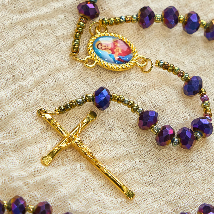 Christianartworkshop Rosario con medalla y crucifijo de Nuestra Señora, de 8 mm, con cuentas de cristal y vidrio morado. - image 6