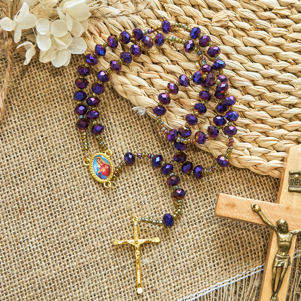 Christianartworkshop Rosario con medalla y crucifijo de Nuestra Señora, de 8 mm, con cuentas de cristal y vidrio morado. - image 1