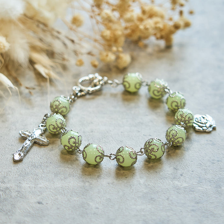 Christianartworkshop Pulsera luminosa de rosa con crucifijo y cuentas verdes: Luz de ensueño de fe. - Verde - image 0