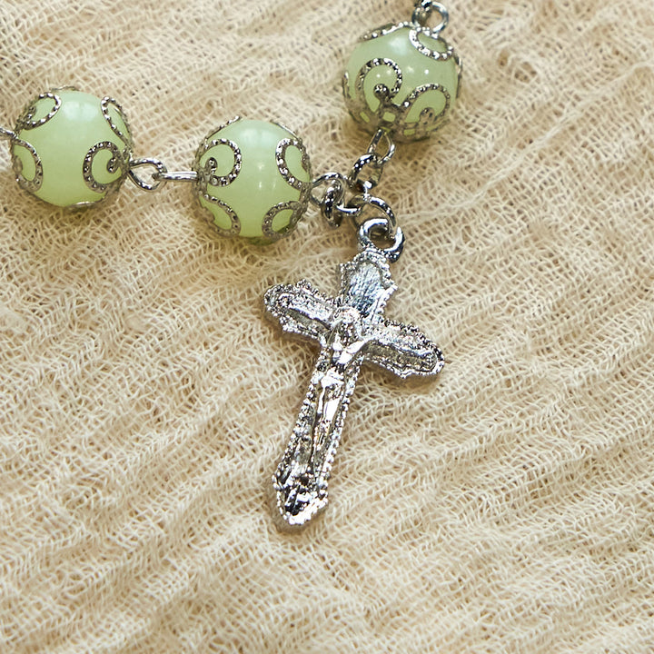 Christianartworkshop Pulsera luminosa de rosa con crucifijo y cuentas verdes: Luz de ensueño de fe. - image 5