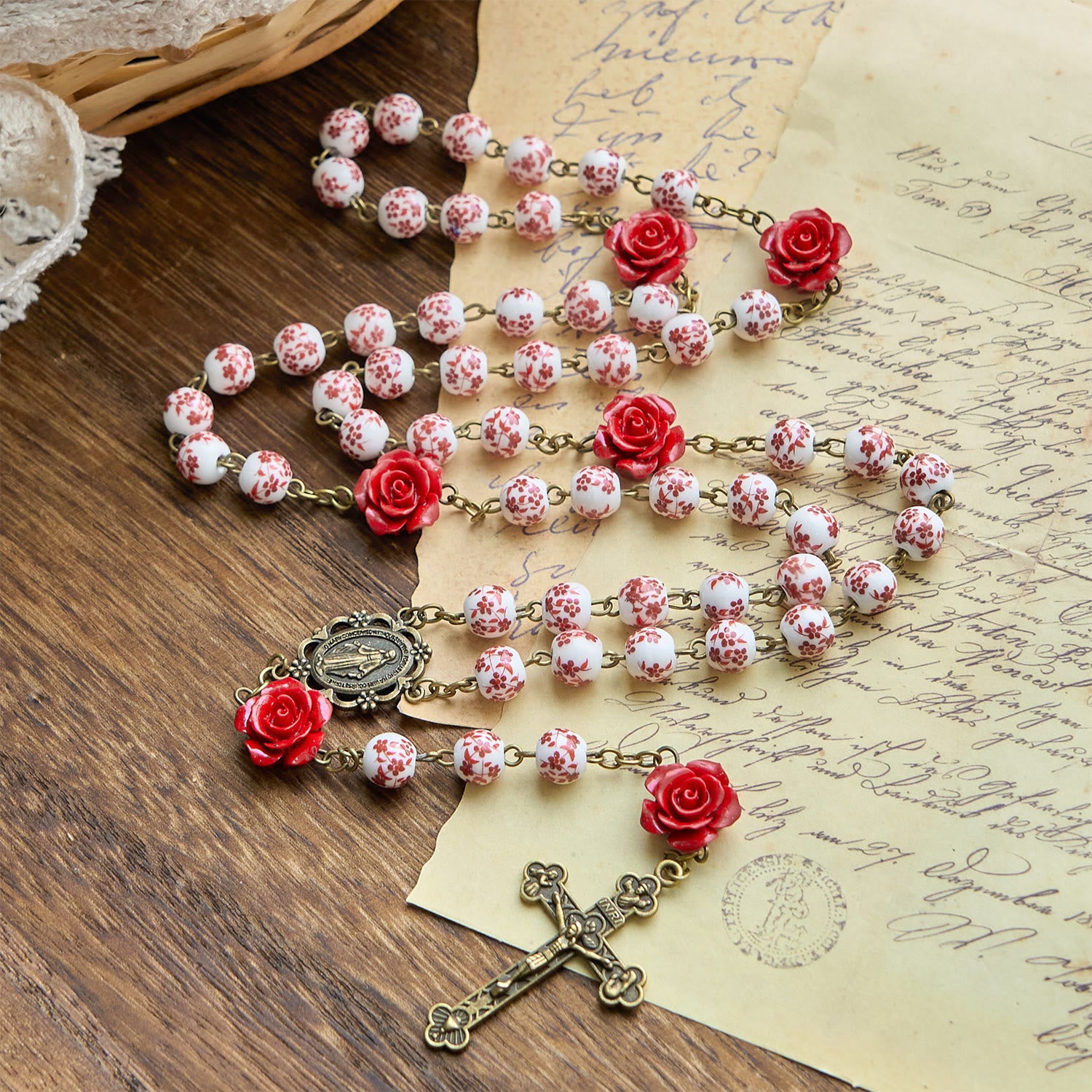Christianartworkshop Rosario artesanal con medalla milagrosa y crucifijo de cuentas de cerámica de 8 mm y cuentas de cinabrio rosa. - image 3