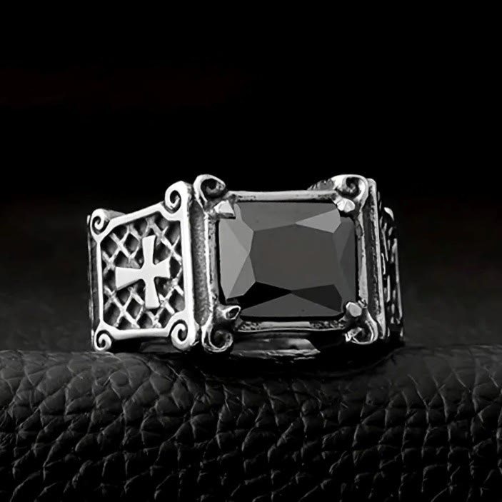 Christianartworkshop Cruz de piedras preciosas rojas y negras - Anillo de pareja adornado: un símbolo de fe y estilo. - image 3