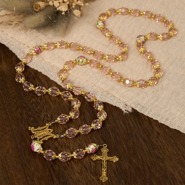 Christianartworkshop Jesús es el regalo: Crucifijo de cuentas de cristal rosa y rosario de la Virgen María con tarjeta de regalo. - image 5